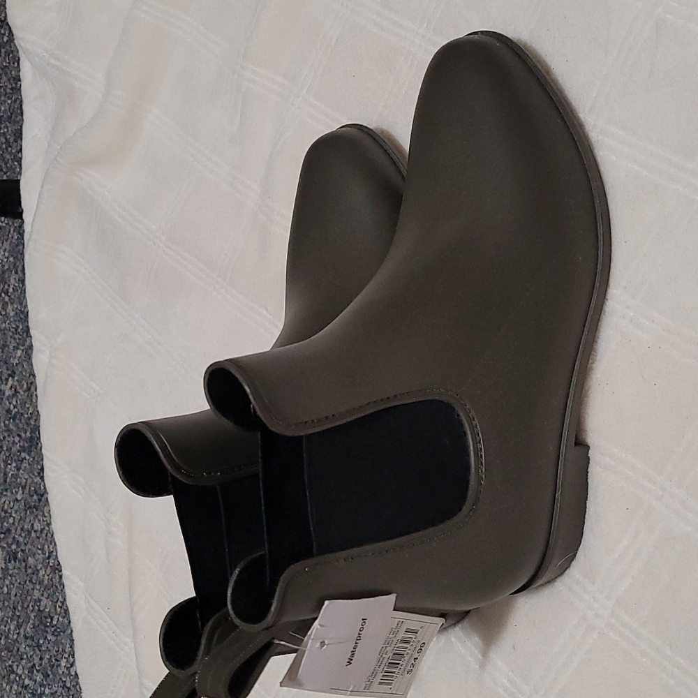 A new day waterproof boots